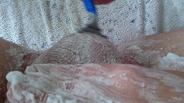 Pflegerisch erregende Rasur vom Arschloch und Hodensack