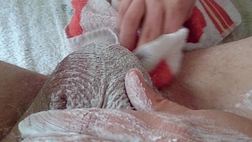 Pflegerisch erregende Rasur vom Arschloch und Hodensack