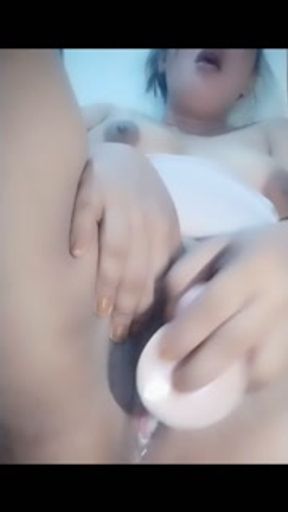 INATAKI NG LIBOG AYAN LUMABAS ANG TAMOD SOBRANG LAPOT