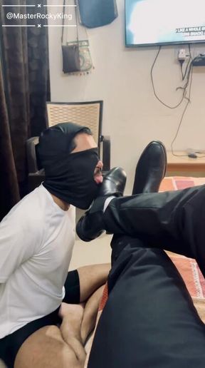 Yesterday night full session with my SL🅰️VE. Made this F🅰️G lick soles of my boots while kicking his pathetic face 🖕🏻😈

#findom #paypig #maledom