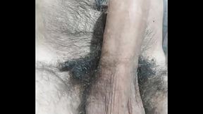 Masturbandome en mi habitacion super rico, pene peludo y largo