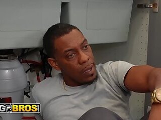 BANGBROS - Lola Fae Seduces The Plumber And Gets Her Pussy Pounded Until She’s Soaked In Cum