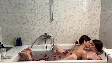 Lesbian foam bath with Nicole Rea