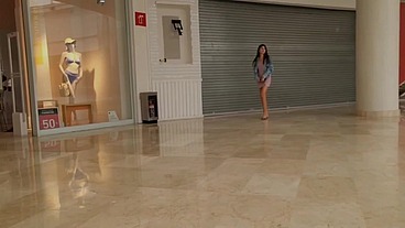 Karol Smith se masturba en un vestidor de famosa plaza en Guadalajara