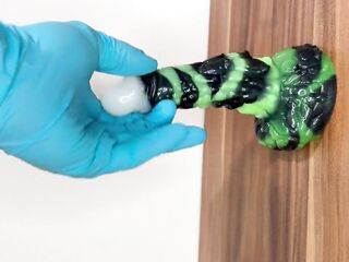 The MOST EXCELLENT suction cup!!! Testing in Lusfulroom...