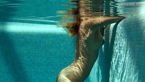 ”Serbian hot girl swims naked underwater”
