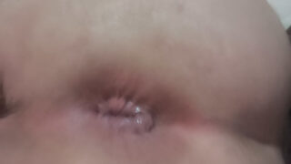 Dansen – POV hardcore film van amateur Duitse homoseksuele hoeren die hun eigen kont neuken met een vibrator