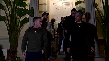 Une Orgie bareback entre bandes rivales dans un hotel désaffecté