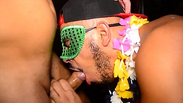 CHRISTIAN j. E BRYAN WEBBER PARTICIPAM DE SURUBA LOUCA DE CARNAVAL