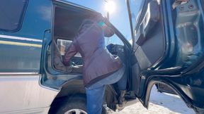 she need 3 minites to start her car av