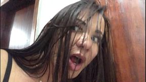 Vi meu vizinho tomando banho botei meu cu no rolo