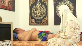 ”Babe in niqab pleases her hubby”
