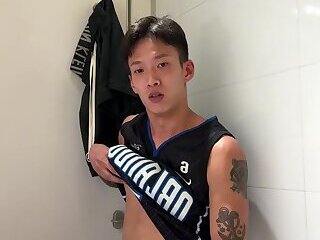 Asian basketballer jerk off public