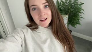 Pelirroja de tetas pequeñas PAWG masturbándose