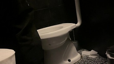 amateur guy caught pissing in a club's toilets