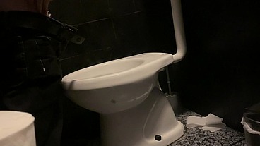 amateur guy caught pissing in a club's toilets