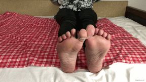 TICKLISH FEET FINGERS VS FEATHER TICKLING - MOV HD