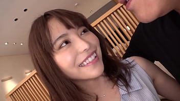 【初撮り】【白い歯の端麗美人】【顔だけで抜ける】普段かけてるマスクの下は眉目麗しい歯科衛生士。全身に力を入れて巨根に感じる.. 応募素人、初AV撮影 124