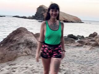 Follandome en La Playa. Desconocido se Pajea Conmigo