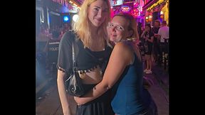 On a pass&eacute_ une bonne soir&eacute_e &agrave_ bangkok avec tonio et lysia notre ch&eacute_rie ...