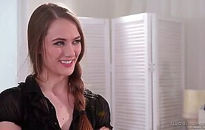 Stressed boss visited the massage spa - samantha hayes and lily rader