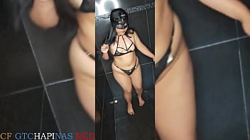 Quien me ayuda a enjabonarme mis nalguitas