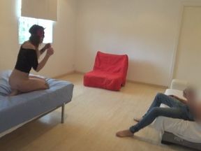 Laura es una viciosilla y busca sexo con desconocidos, viene a probar en el porno sin su novio