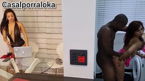 essa subrinha nao tem jeito mesmo sempre dando emcima do seu tiu escondido, mas dessa vez foi pega em flagrante e sua tia nao a perduou mandou botar no cuzinho dela