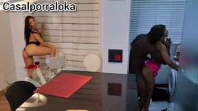 essa subrinha nao tem jeito mesmo sempre dando emcima do seu tiu escondido, mas dessa vez foi pega em flagrante e sua tia nao a perduou mandou botar no cuzinho dela