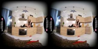 Solo teen brunette Bloom Lambie is masturbating in VR