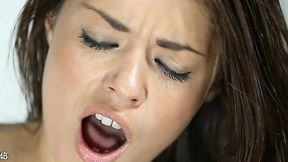 British teen has explosive solo pussy session