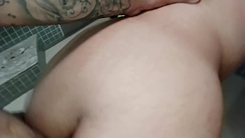GOSTOSA DO RABO GRANDE ME DA A BUCETA EM FRENTE AO ESPELHO NA PIA DO MOTEL E ME CHUPA BEM GOSTOSO A SAFADA