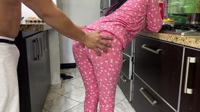 m hermosa hijastra de 18 anos en pijama que rico se le ve ese culo delicioso