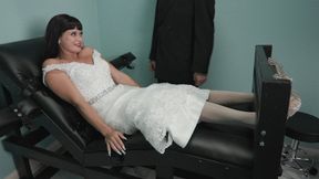 Bride with cold feet gets tickled (LilMizzUnique)