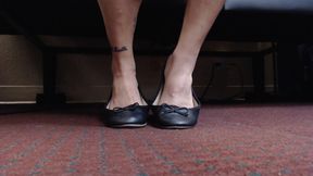 Toe wiggling in ballet flats