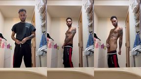 j’aime me regarder dans le miroir en me deshabillant.. et toi..?