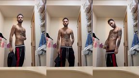 j’aime me regarder dans le miroir en me deshabillant.. et toi..?