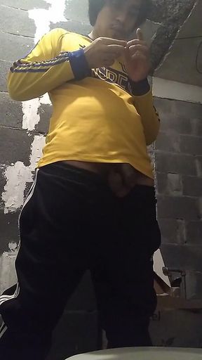 Una Meada En El Toilet