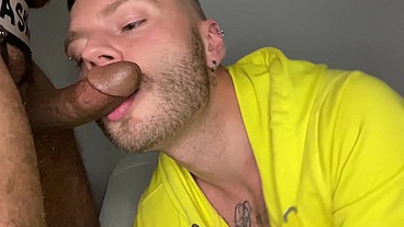 Mars pompe a jus de son nouveau mec