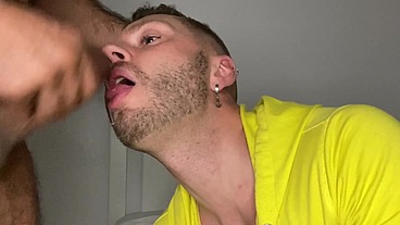Mars pompe a jus de son nouveau mec