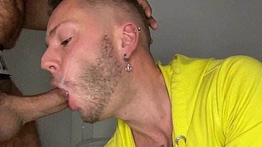 Mars pompe a jus de son nouveau mec