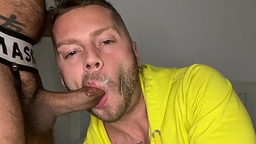 Mars pompe a jus de son nouveau mec