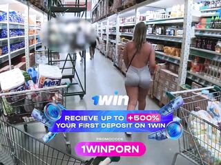 I went to the market without panties, and then I gave my booty!