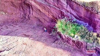 Jugando con drone y encuentro follando en la monta&ntilde_a nunca imagine descubr&iacute_ mi gusto voyeur