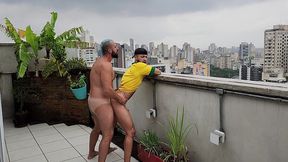 fodendo o tocedor do brasil, o brasileirinho, na chuva e leitando