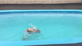 flakael gostoso de mais na piscina com uma espoxa no cuzinho peludo dele maravilhoso de mais gente assistam nao vai ser arrepender