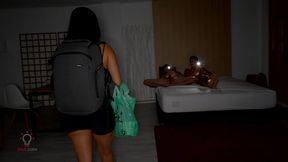 sara retali sorprende a dos tios masturbandose y termina haciendo anal con creampie
