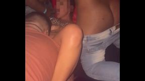 No swing brincando no glory hole e na cabine aqu&aacute_rio com v&aacute_rios!