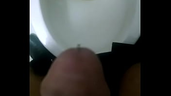 desi guy pissing