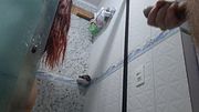O encanador e a dona de casa no banheiro!